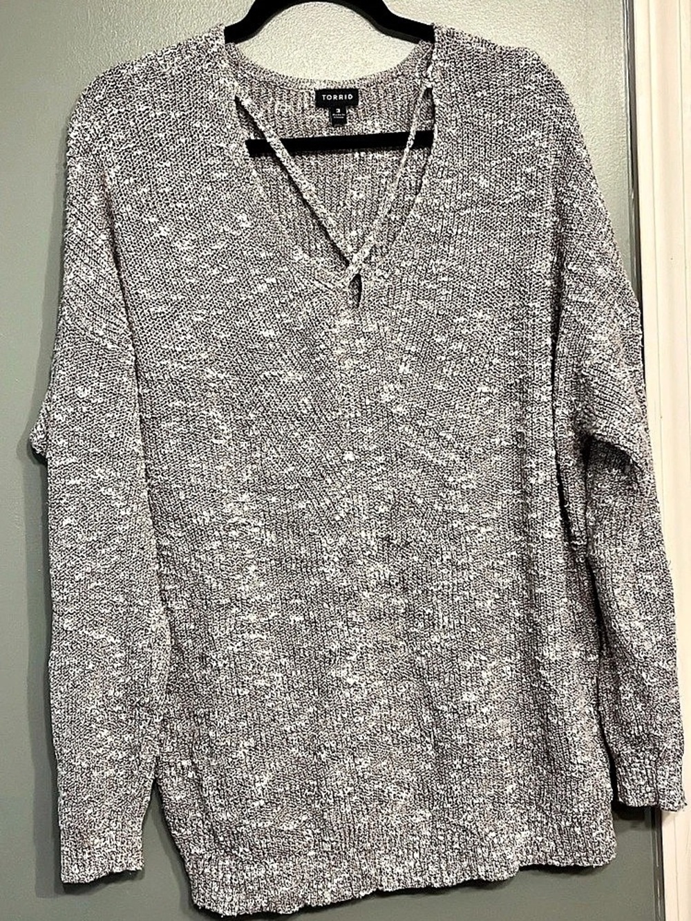 Torrid Gray Crisscross Marled V-Neck Sweater in Gray & White